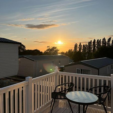 Escape City Caravan Lytchett Minster Bagian luar foto