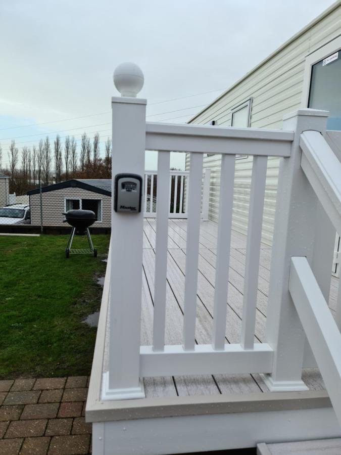 Escape City Caravan Lytchett Minster Bagian luar foto
