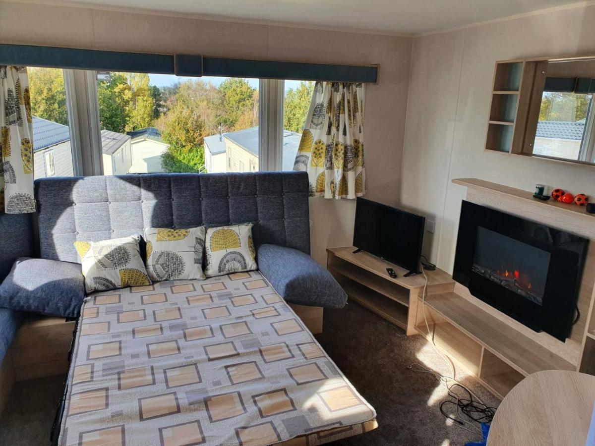 Escape City Caravan Lytchett Minster Bagian luar foto