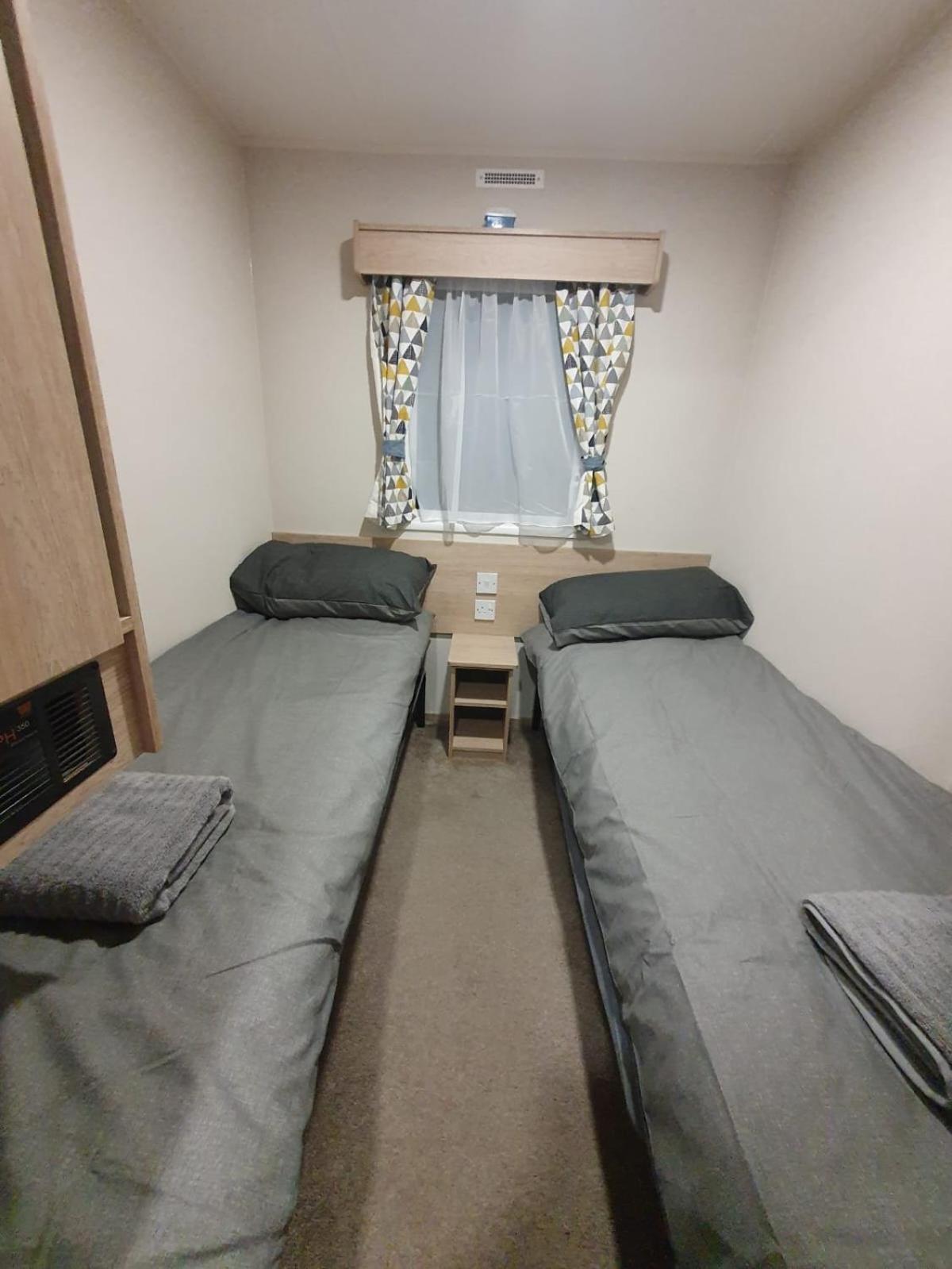 Escape City Caravan Lytchett Minster Bagian luar foto