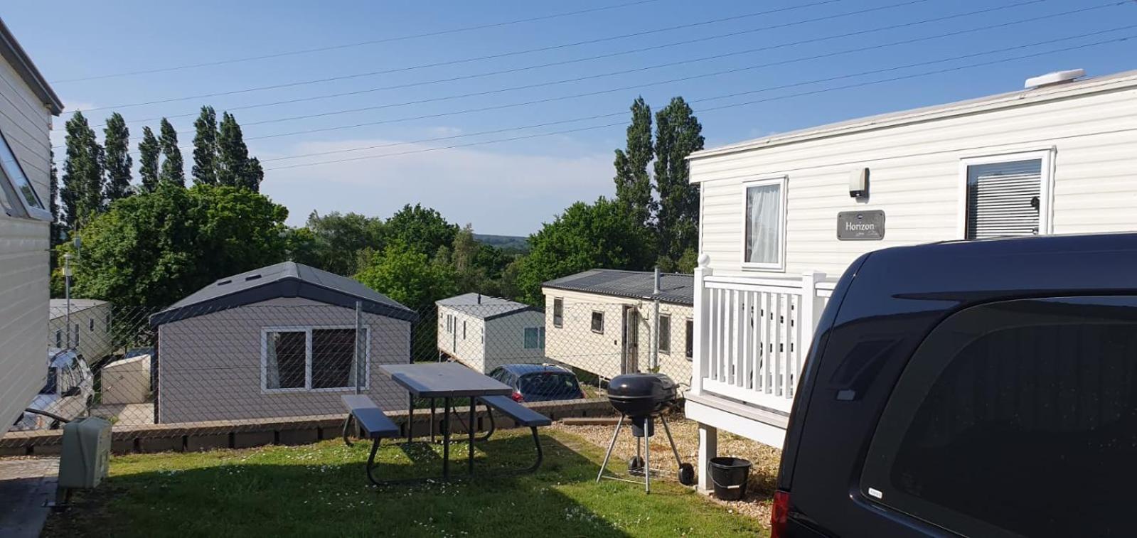 Escape City Caravan Lytchett Minster Bagian luar foto
