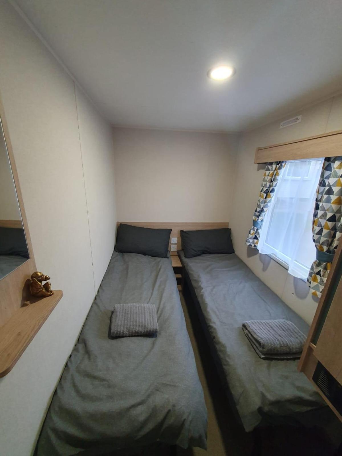 Escape City Caravan Lytchett Minster Bagian luar foto